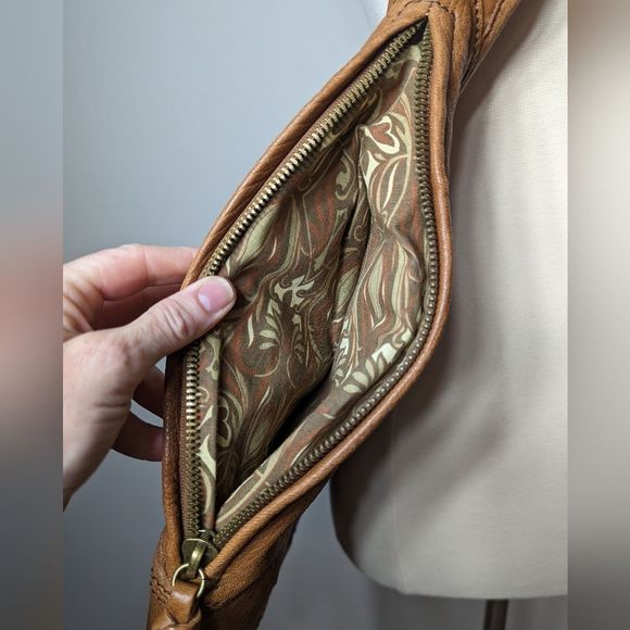 Vtg Hobo International Large Pebbled Leather Teardrop Crossbody Sling - Picture 11 of 16